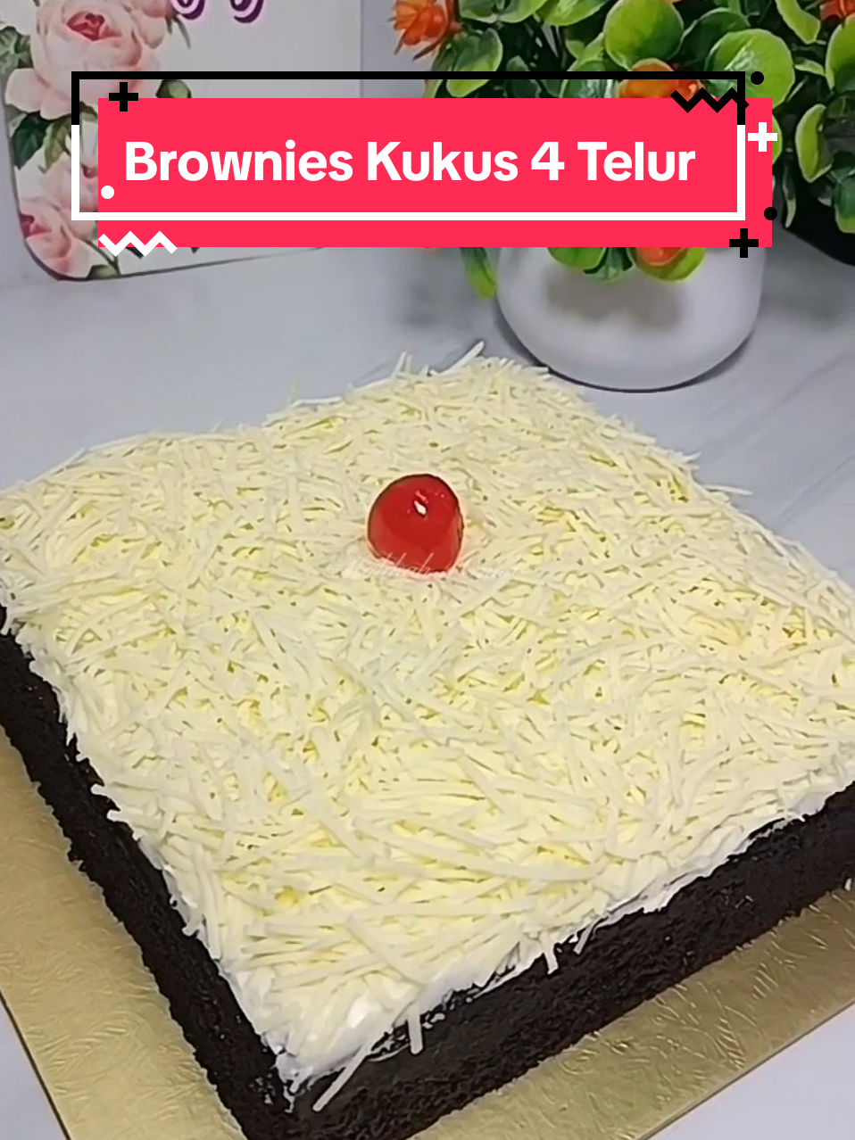 Permintaan bocilku, salah satu kue favorit mereka pokoknya wajib full keju☺ BROWNIES 4 TELUR Bahan brownies: - 80 gr DCC - 120 ml minyak sayur - 4 butir telur - 140 gr gula pasir - 1 sdt SP - 100 gr tepung terigu - 30 gr coklat bubuk - 1/2 sdt baking powder - 1/2 sdt garam Bahan butter cream: - 150 gr mentega putih - 100- 150 gr susu kental manis (sesuai selera)  - 1/2 sdt vanilla butter Topping: keju cheddar parut 🌹Full video 👉yt Malikah 10nov #brownies #brownieskukus #brownieskeju 
