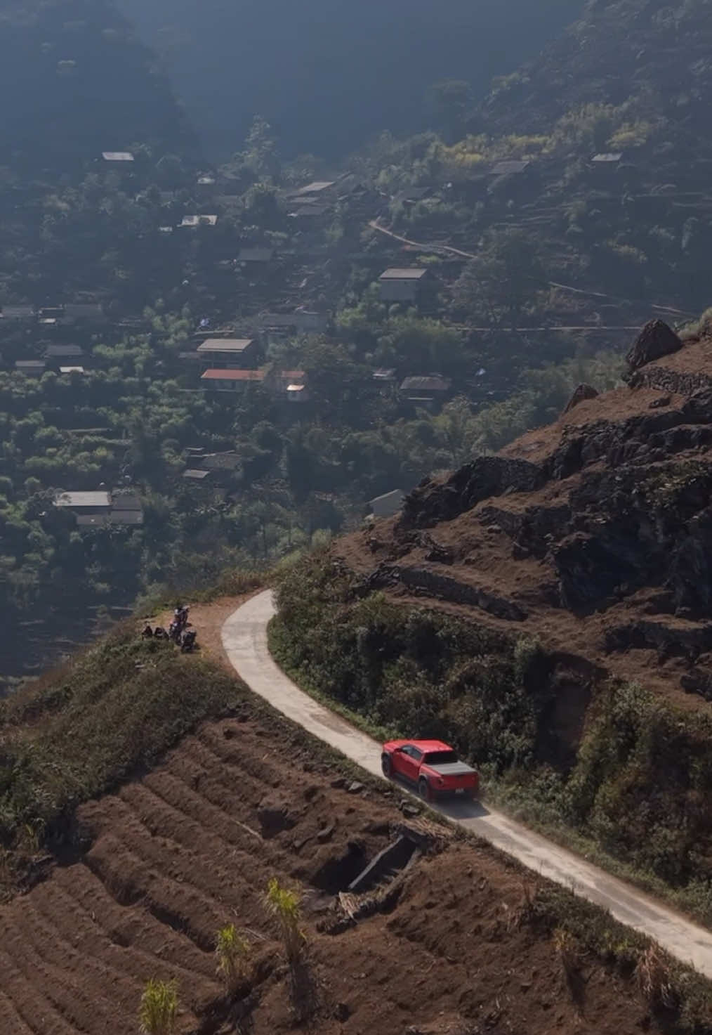 Mê vùng núi phía Bắc cũng bởi những cung đường như thế này #hagiang #travel #adventure #fordraptor 