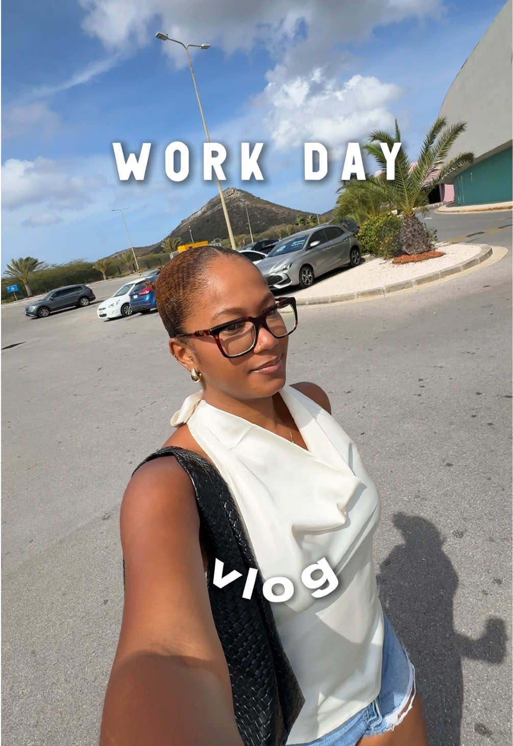 Living for days like these, doing what I love and enjoying every moment of it🫶🏽 @Curaçao Photographer 📸🇨🇼 @Soscha #curacao #curaçao #papiamentu #papiamentu🇨🇼🇧🇶🇦🇼 #papiamento #korsou #korsou🇨🇼 #contentcreator #content #photographer #camera #bodyscrub #oils #bts #sushi #kyoto #pabopagina🇨🇼 #workday #worklife #marketing #dayinthelife #workdayinmylife #marketingvlog 