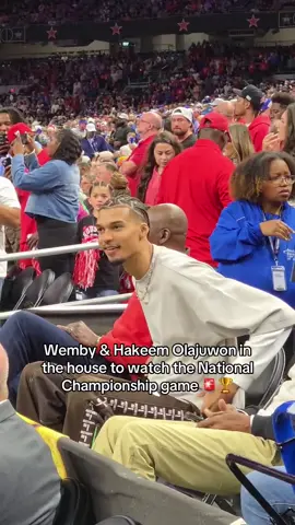 Two generations of greatness 🔥 #MarchMadness #wemby #hakeemolajuwon #houston #finalfour #fyp 
