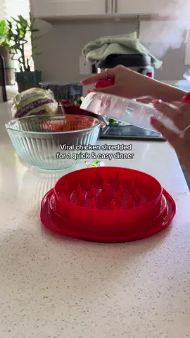 Como desehbrar pollo #shreddingchicken #CookingHacks #foodprep #mealprep #recetasdepollo #pollodesebrado #kitchengagets2025 #pollosaludable
