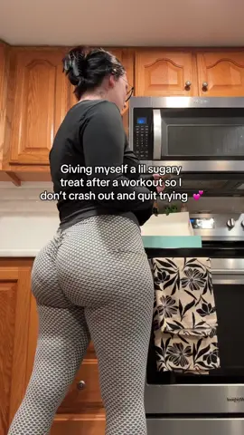 I’m not really trying to lose weight, I just want to be generally healthier and I know that I can’t personally achieve that without balance and gradual changes or I’ll go bananas 💕 any healthy snack recs are welcome!!!  #fitnessmotivation #healthjourney #autoimmunedisease #sjogrens 