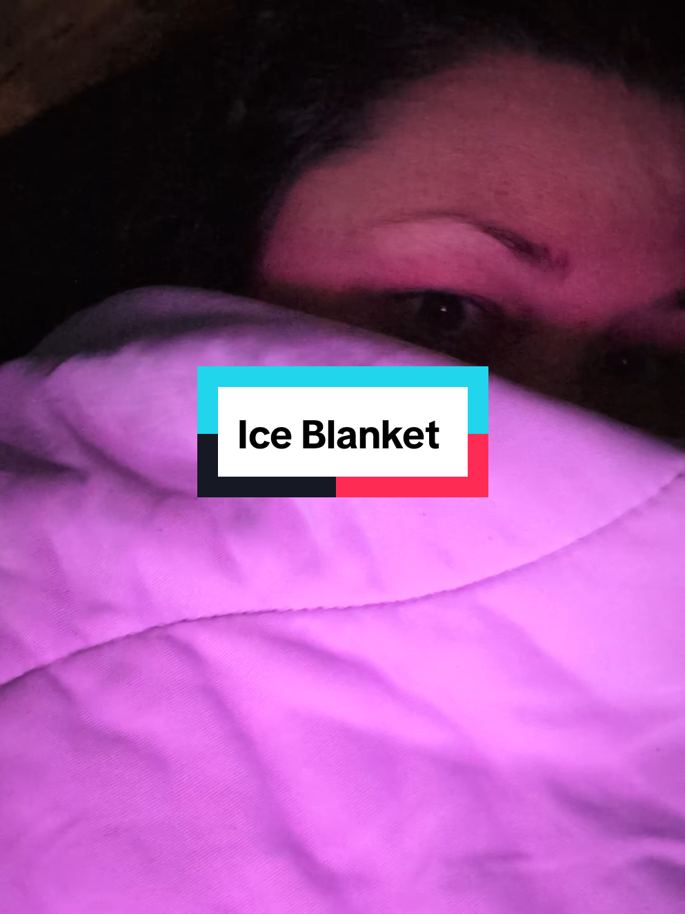 Hi my name is Hannah and when I'm stressed I doom scroll under my #iceblanket from @Ice Blankets  #fyp #tiktokshopfinds #tiktokmademebuyit #doomscrolling 