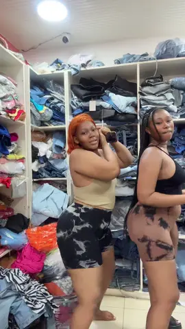 @FADIKA MASSANDJÉ @𝑯𝑨𝑴𝑬𝑫~𝑩𝑶𝑳𝑳𝒀 @MICKEY 🇨🇮PELAGIE❤️ avec les collants de @BKEXPRESS/BKSHOP/BKRESIDENCE ps: voulais essayer la trends des américains là 🙂‍↕️