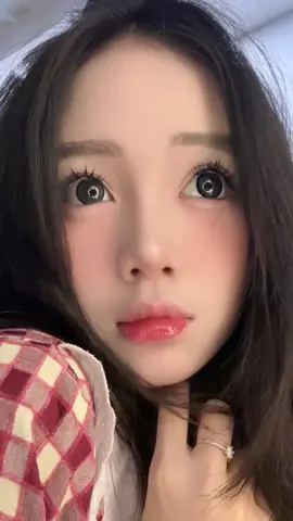 Mắt búp pê hay gì ☹️