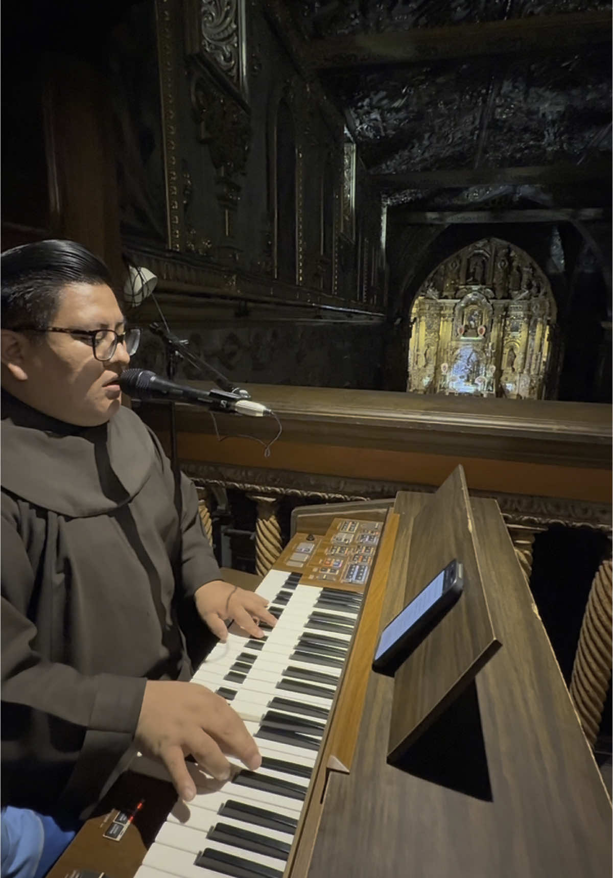 “Desde la hermosa voz de Fray Remigio se canta la plegaria al Jesús del Gran Poder.”   #fyppppppppppppppppppppppp #jesusdelgranpoder #fypシ゚viral #SemanaSantaQuito #FYP #Cucuruchos #quito_ecuador🇪🇨 @Coro Fr. Agustín de Azkúnaga • 