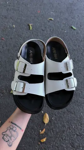 Một đôi Sandal da kiểu dáng quốc dân, dễ đi mà không cần bàn cãi luôn á 👌✌️##xuhuong##giayxinh ##unbox##unboxing##xh##sandal##depquaihau##goclamdep##thoitrang ##fashion##review##giaydep##giaysandal##depsandal ##giayxinh##giaydepnu##giaynu##hottrend