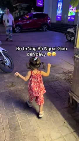 Trả lời @HC Bin Bộ Trưởng Bộ Ngoại Giao đến đâyy 🤣 #Vietnam #embedangyeu #xuhuong #xhtiktok #viral #viralvideo #baby 