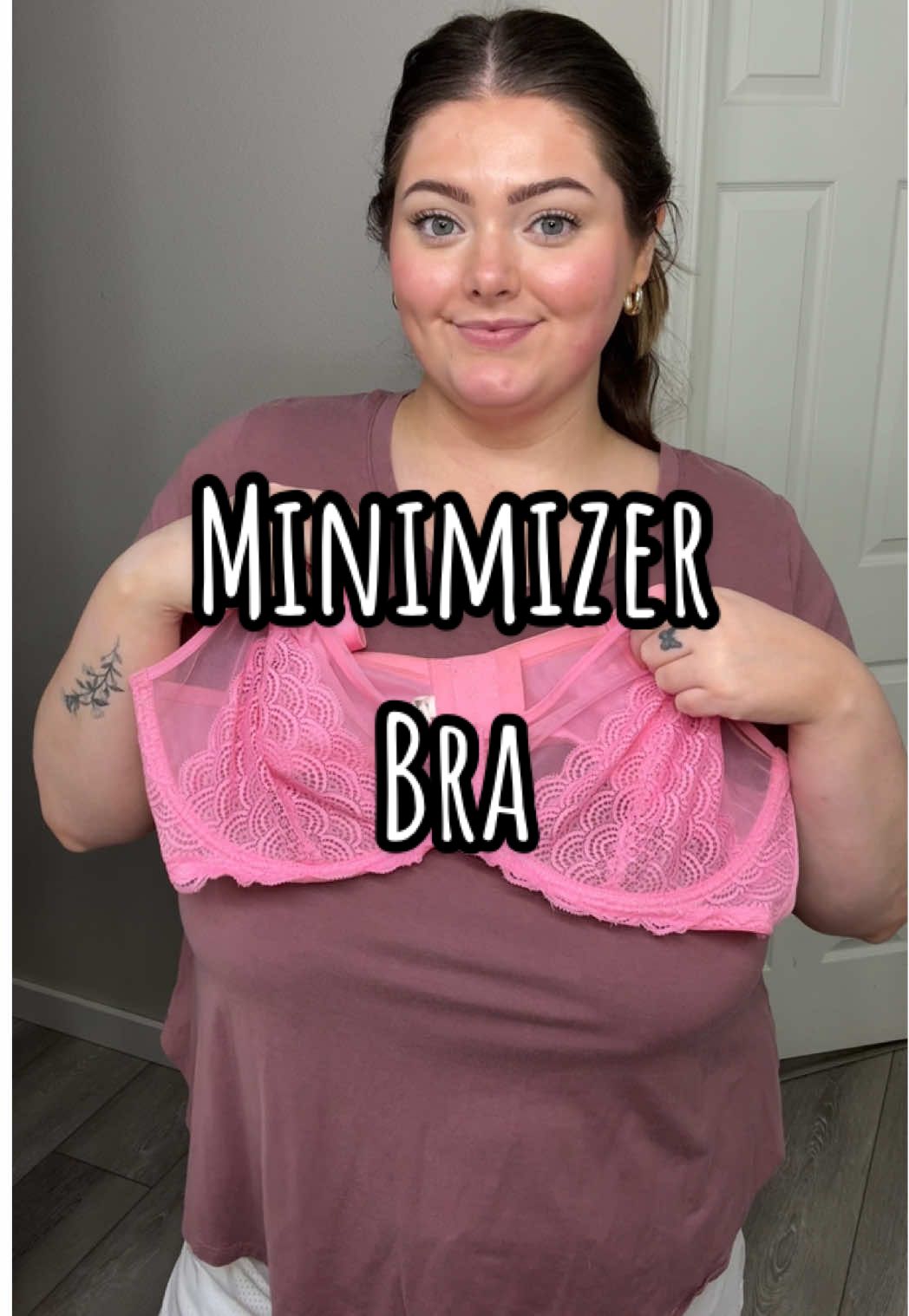 I love this minimizer bra! I’ve never loved a bra on me with have a big chest but this bra has changed the game. #minimizerbra #minimizer #bra #bigchestproblems #prettybra #brareviews #hsiabra @Hsia-Bras 