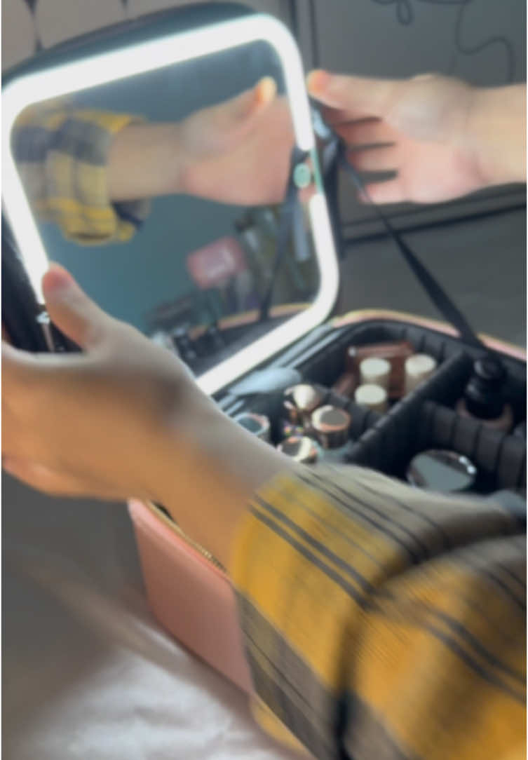 El regalo perfecto para todas las chicas de tu lista🎀✨🥳🎁#regalo #navidad #bolsademaquillaje #regalodetiktokshop #ideaderegalo #Behaesty #fypシ゚viral #makeupbag #beauty #CerealCerdik #shopvideocarnival #springtok 