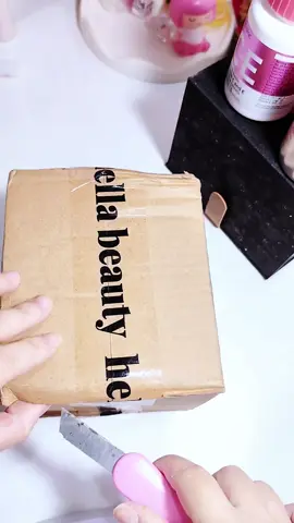 Thơm, ngọt, mn mua chai to cho nhiều. chọn lấy 1 mùi hương chuẩn gu của mk nha#xuhuong #hella#bodymist 