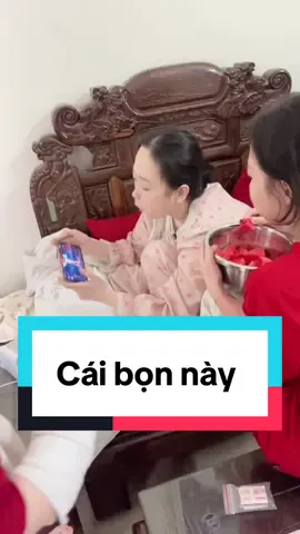 Bọn này k đi nấu cơm nhanh lên để chị ăn 😂