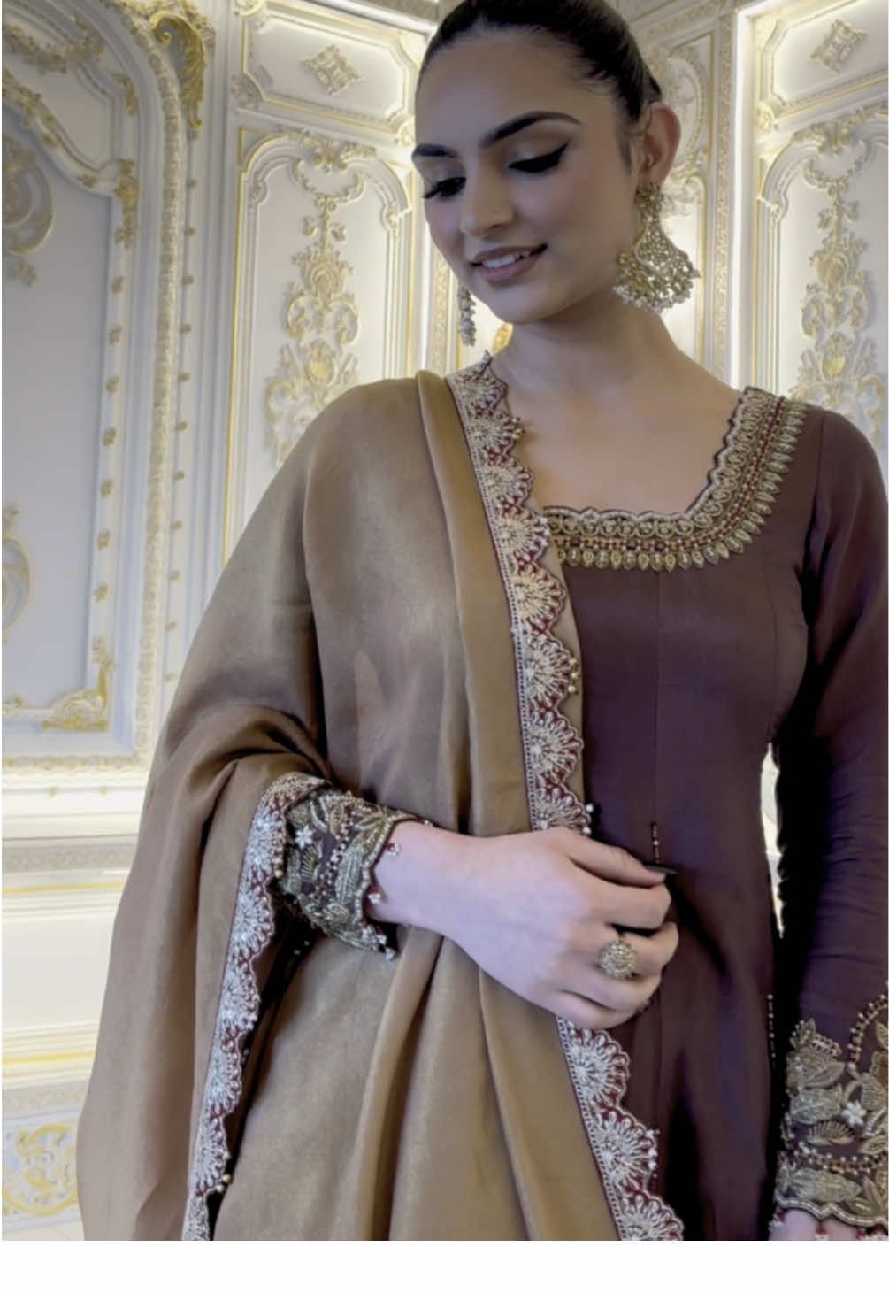 Mirza salwar suit  #salwarkameez #indianoutfits #sisterswedding #desibridesmaid #foryoupage #indianweddings #shaadiseason #dulhan #desifashion #trendingtok @Aşk olsun❤️‍🔥 