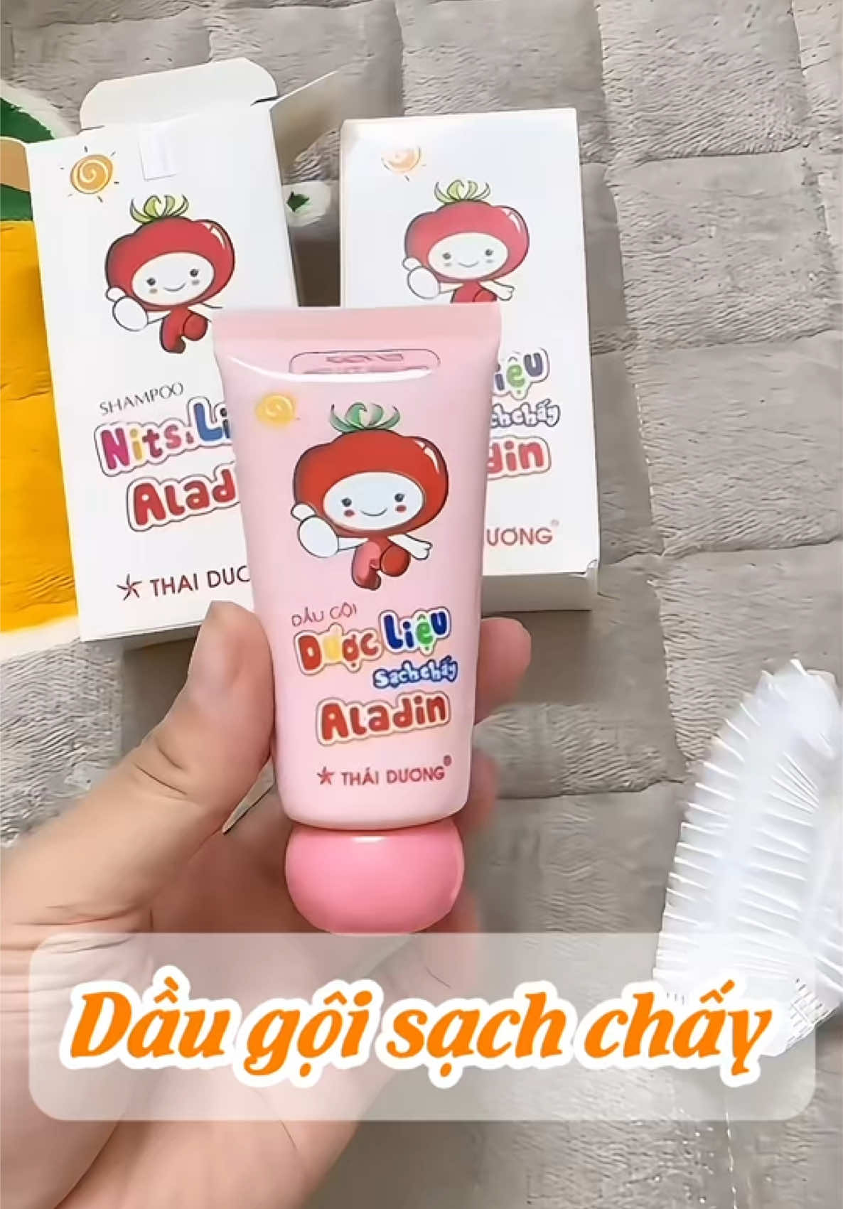 Dăm ba cái con chấy 😎 #daugoithaoduoc #daugoitrichay #daugoiuchay #daugoitrichayaladin #trichay #tienichgiadinh #taphoabacha 