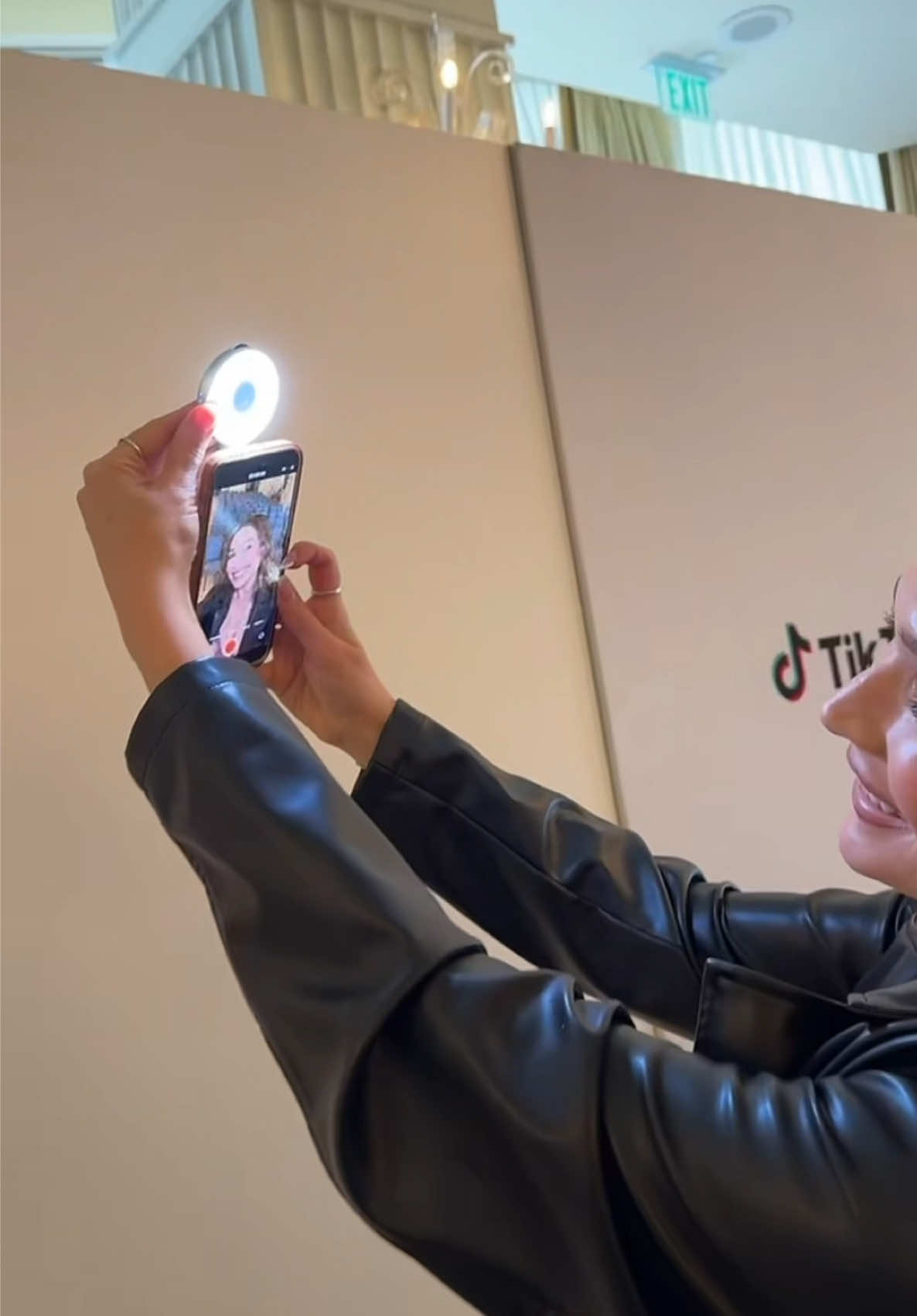 This light literally just came back in stock yesterday! I love this light so much for on the go filming!  @TELESIN #telesin #phonelight #magsafe #ringlight #portablelight #creator #tiktokshopmademebuyit #contentcreator #selfielight #creator #lighting #light #contentcreatormusthaves #filminglight #contentcreatortips #filmingtips #highqualitycontent #TikTokShop #goodlighting 