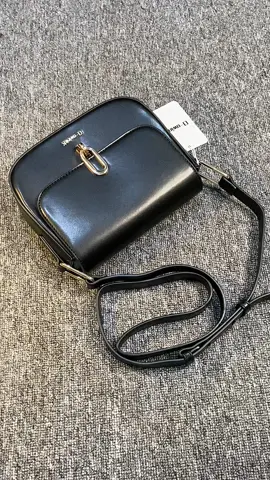 Simpel tapi elegan bgt✨#tas #tasslempang #taswanita #tasmurah #taskekinian #fyp #fypage 