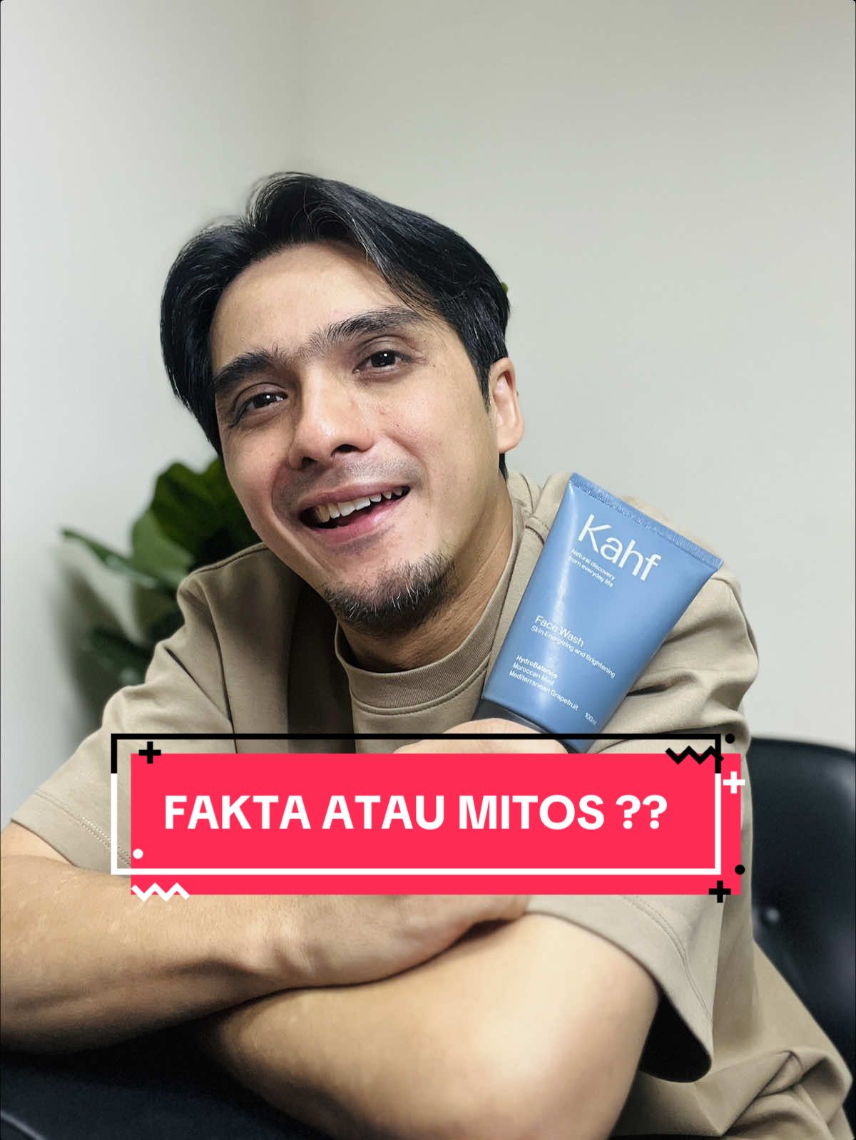 Nah loh! Banyak yang bilang face wash pH tinggi bisa bikin muka iritasi? MITOS ah!  Gue pake face wash Kahf tetep aman-aman aja, kulit tetap lembap dan nggak bikin iritasi. Soalnya, Kahf formulanya udah teruji dermatologi dan ada HydroBalance-nya.  terbukti kan, jangan gampang percaya sama mitos-mitos skincare!!Coba sendiri deh! #KahfFaceWash #KorbanKahf #reviewjujurkahf @KAHF 