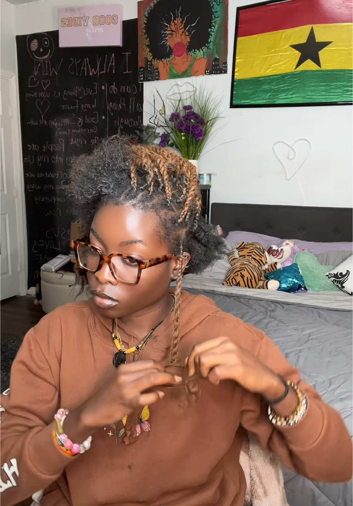 Take my twists out with me #fyp #protectivestyles #naturalhair #minitwists #bohotwists #bohobraids #braids #trending #bene_mbroh #tutorial 