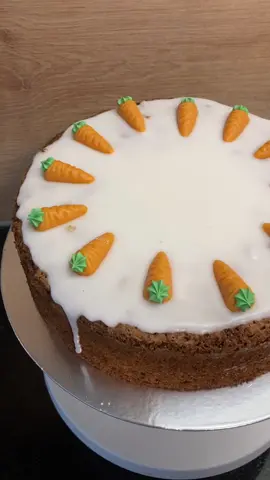 Saftige Rüeblitorte zu Ostern  #rüeblikueche #karottenkuchen #carrotcake #ostern #easter  So gehts:  🧡5 Eier trennen. Eiweiss steif schlagen.  🧡 Eigelb mit 250g Zucker für ca. 5 Minuten schaumig aufschlagen.  🧡 250g gemahlene Haselnüsse, 60g Mehl, 1 EL Backpulver und 250g geschälte und geriebene Karotten, 1TL Zimt und 1 Messerspitze Nelke beigeben und gut vermengen.  🧡 Eiweiss darunterheben.  1/2 ausgepresste Zitrone dazugeben und den abrieb einer ganzen Zitrone.  🧡 in eine 22cm Springform geben und bei 180 Umluft für ca 40-50 Minuten backen. ( Stäbchenprobe)    2EL Zitronensaft mit 200g Puderzucker vermengen und als Zuckerguss auf der Torte verteilen. Marzipan Rüebli @BackDecor als deko drauf. Gut auskühlen lassen.    #rüeblitorte #karottenkuchen #rüeblichueche #osterrezept #ostern #easter #Recipe #rezept #ffy #foodforyou #foodblog #foodblogger #foodforyou #fyp #foryoupage #viral #trend #momlife #baking #bake #backen  