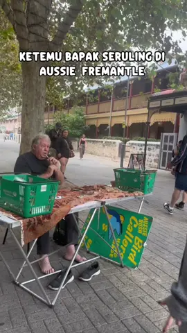 Bapak serulingg di fremantle bisa bahasa indo / jawa 🤩?? #fyp 