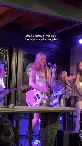 saw @WET LEG almost 2 years ago at @coachella and tonight @alt987fm had a special invite only show!! ⭐️ #wetleg #wetlegband #chaiselounge #alt987 #wetlegconcert #wetleglive #liveshow #freeshow #losangeles 