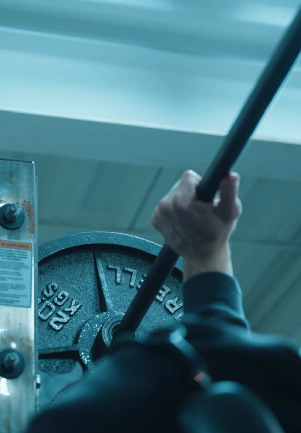 Gym therapy and the ugly truth❤️‍🩹 #gymbro #gymmotivation #gymcinematic #bluevibes #chestday #benchpress 