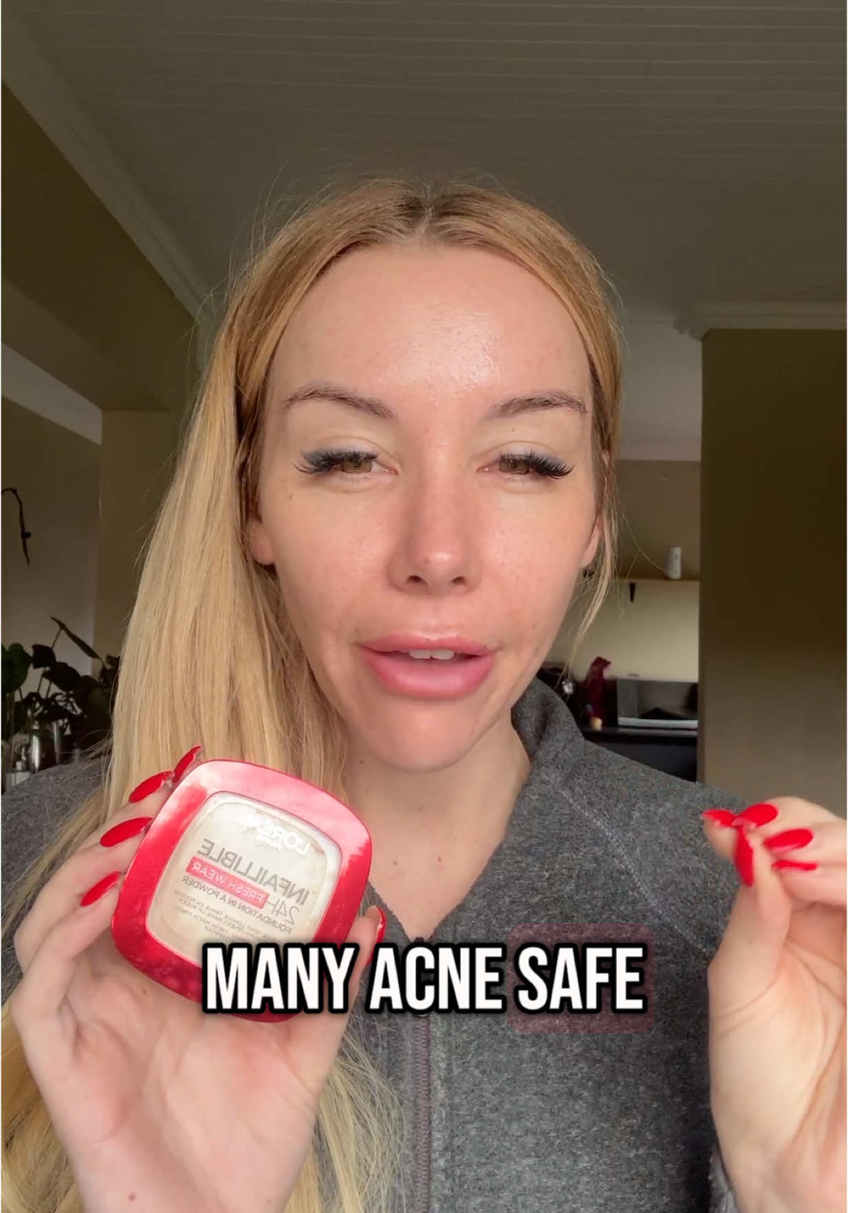 My skin looks so oily mid day , but this changed the GAME for me 😍🤌🏼 they have the BIGGEST shade variety & inexpensive!! #oilyskin #oilyskinfoundation #acneproneskin #sensitiveskin #makeupforbeginners 