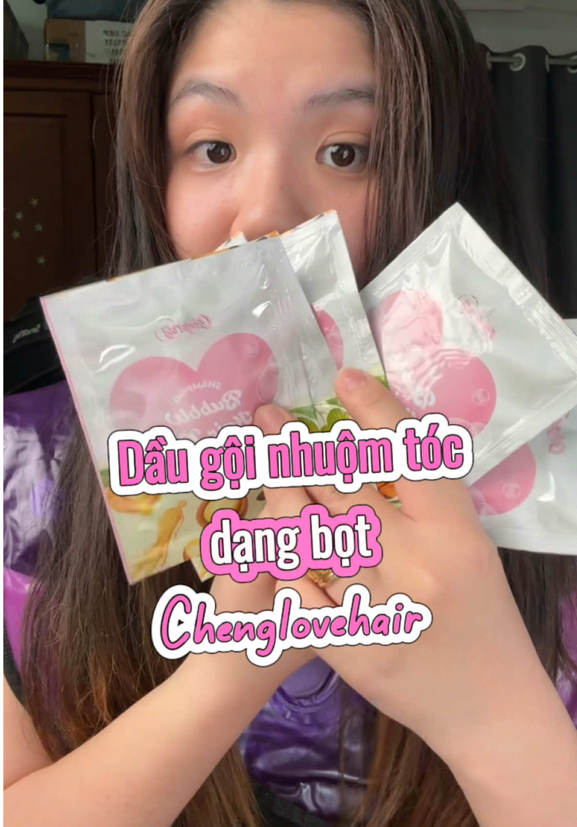 Tự nhuộm tóc tại nhà chưa bao giờ dễ đến vạy luôn á Màu lên đẹp lắm mấy bà ưiiii Nói chung tự nhuộm tóc mà dùng của  @chenglovehair thì hông phải lo rồiiii Dầu gội nhuộm tóc tạo bọt - tui dùng là màu Nâu Lạnh nhennn  #chenglovehair #chenglovehairs #daugoinhuombot #nhuombot #nhuomtainha