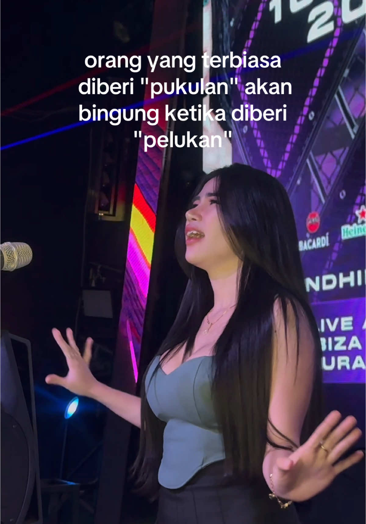 #djdewionthemix #thequeenoffunkotambyar #ibizasurabaya #djsurabaya 