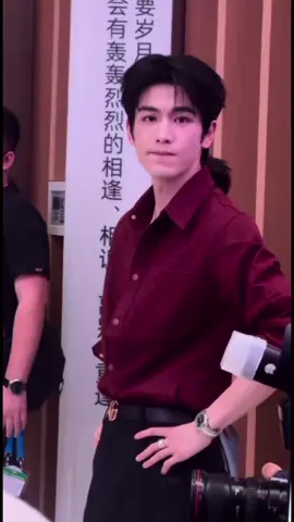 POV: Vô tình gặp crush ngoài đường, anh ta nhận ra bạn và cười với bạn #truonglanghach #zhanglinghe 