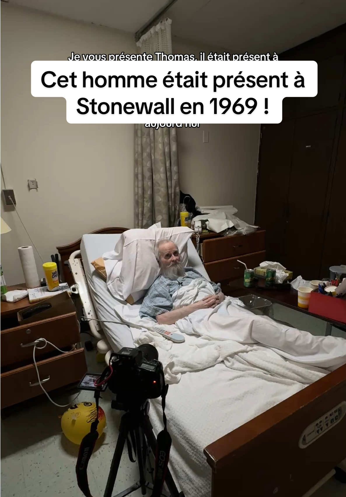 Je vous présente Thomas Lanigan-Schmidt un vétéran de Stonewall 🥰