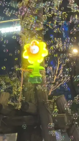 Nighttime Bubble Rave! 🌃🌻 Disco Sunflower Machine with LED Beat Sync & 360° Spray! #BubbleParty #KidsTech #GadgetGoals#Bubble machine