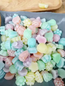 Kẹo sáp ong nhân Siri trái  cây #xuhuong #xuhuongtiktok #fyp #anvattrungquoc #viralvideo #hanghottrend #anvat #keosap #keosapong #keosaptraicay #keosapmini #keomixvitraicay 