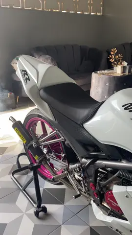 boleh yang mau samaan ceplar asli carbon bukan sticker boleh di co 😎 #2strokeloversindonesia #ninjamodifikasi #ninjarrputih #fyppppppppppppppppppppppp #rrnc #kawasakininja #ninjarrnew 