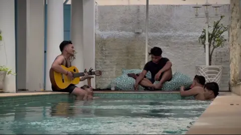 Nganggurr🎶 @MASDDDHO  #masdddho #nganggur #jowopride #lagujawa #coversong #sadstory #storytime #liriklagu #xybca #foryou #fyp #fypage #fy 