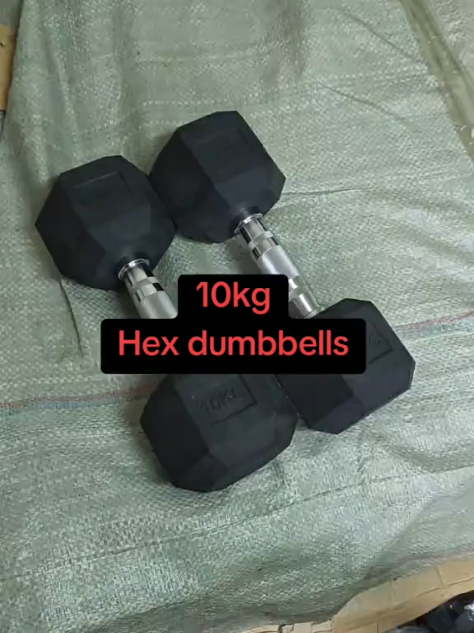10kg hex dumbbell  at ksh 6,000 contact us on 0797822150 #fitnesskenya🇰🇪 #tiktoknairobi🇰🇪 #somalitiktok 