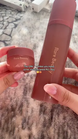 It smells like summer in a bottle 😍🍑 spray it in your hair after you shower and you will smell fresh and beautiful all day! #rarebeauty #rareroutine #selenagomez #fyp #trend #xyzabc #foryoupage #rarebeautyfindcomfort #peaches #selenator #perfume #mist #bodylotion 
