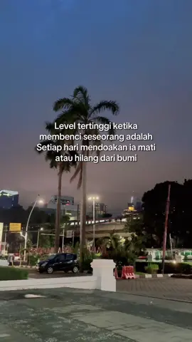 Cape bgt tiap hari diuji sama sikap dia yg selalu bikin aku dan keluarga sakit😣