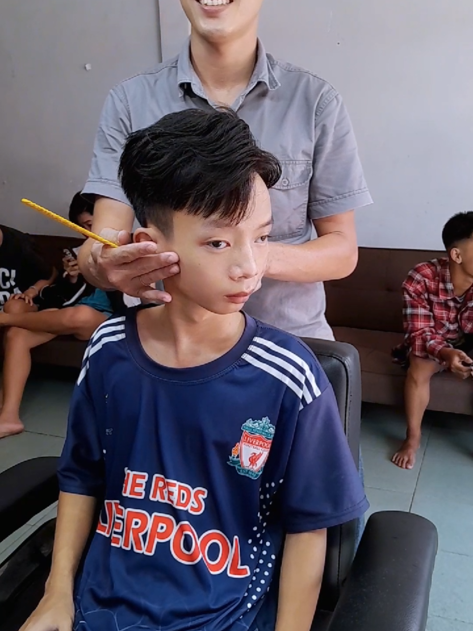Thay đổi kiểu tóc mới cho bạn khách víp #sidepart #sidepart73 #sidepartru #tocnamdep #barbernguyenhien #barbershopnguyenhien 
