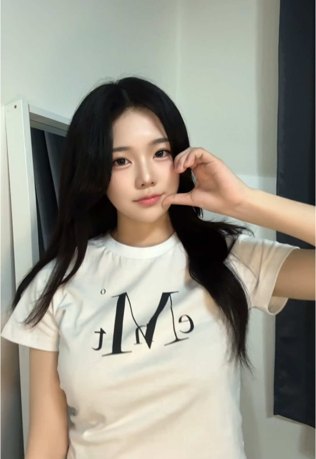 무센트 크롭 반팔 유행할거 같은데 같이 이거 입고 여름 나기 어때~? 빅로고 너무 예뻐서 맨날 입을듯🤍 #무센트 #협찬