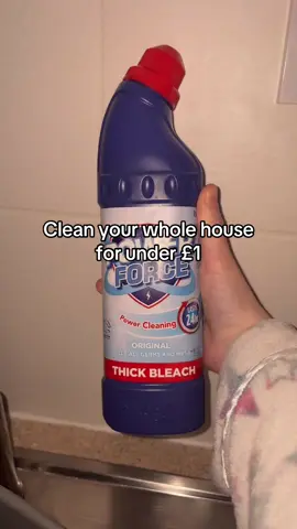 Here’s some ways you can use bleach around your house🧼 #CleanTok #fyp #foru #cleanwithme #cleaning #cleaningtiktok #bleachclean #bleachcleaning #cleaninghacks #cleaningmotivation #foryoupage❤️❤️ #videoviral #viralvideos #viralditiktok #bleach 