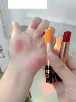 เสน่ห์เฉพาะของผู้หญิงที่สามารถกันน้ำได้โดยไม่ติดถ้วยป้องกันริมฝีปากแห้งแตก