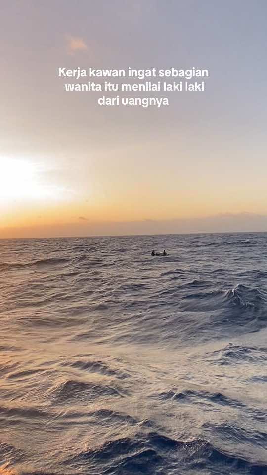 Laki” dengan perjuangannya #fyp #kontenpelaut #ombaklaut #fypforyou #cumannelayan 