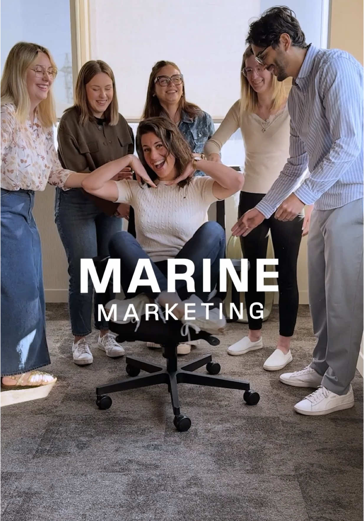 Présentation d’une partie de notre incroyable équipe 🎉 #GroupeBK #meettheteam #spinningchair #atwork #officelife #team 