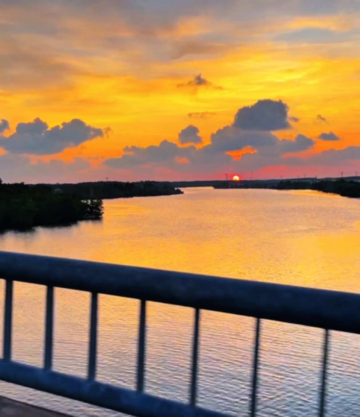 Hoàng hôn đẹp ❤️ #chill #tiktok #càmau #sôngnướcmiềntây #cảnhđẹpthiênnhiên 