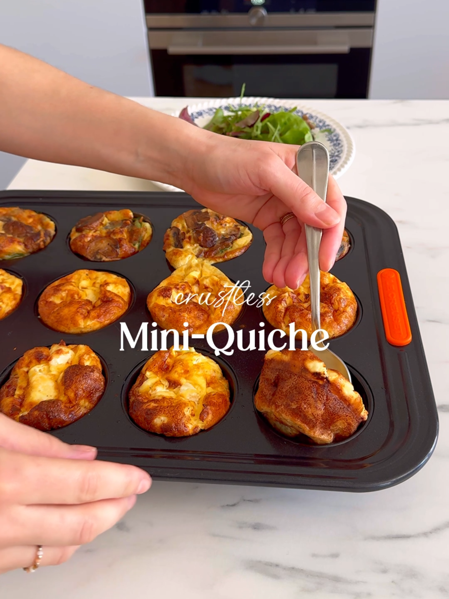 These mini quiches are perfect for a quick lunch, an apero with friends, or  a weekend brunch! You can customize them with whatever’s in your fridge 💛 They’re super easy and always a hit. You’ll see 😉 You can find the recipe in my link in bio and on my blog under the name: 🇺🇸 Crustless Mini Quiche 🇫🇷 Mini quiche sans pâte 🇩🇪 Mini Quiche ohne Boden #frenchrecipe #recette #rezept #frenchcuisine #französischeküche #cuisinefrancaise #healthyrecipe #recettesaine #recettehealthy #gesundessen #gesunderezepte #EasyRecipe #recettefacile #einfachkochen #miniquiches #crustlessquiche #miniquichesanspâte #miniquicheohneboden