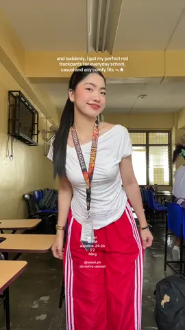 red sweatpants na baggy style >> 😫 #trackpants #sweatpants #pe #pantsforschool #unisexpants #fashion #OOTD #ootdstyle #ootdfashion #fashiontok #baggy