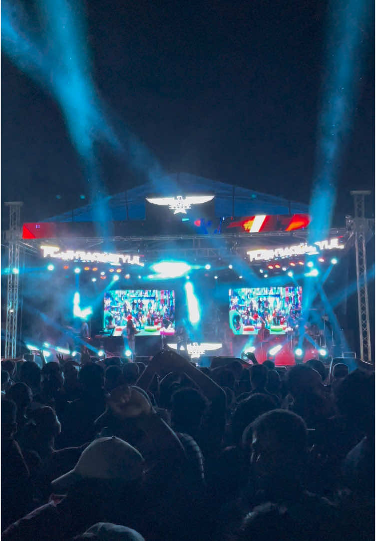 ලංකාවේ අංක 01 බෑන්ඩ් එක  🔥Flash back @Flashback Live @Roshan Fernando 🎙️😍Monaragala /මොනරාගල 🙌✨💐#Flashback #monaragala_අපි #flashbacks #fyp #foryou #foryoupage #musical #musicalshow #srilanka #trending #viral #viralvideo 