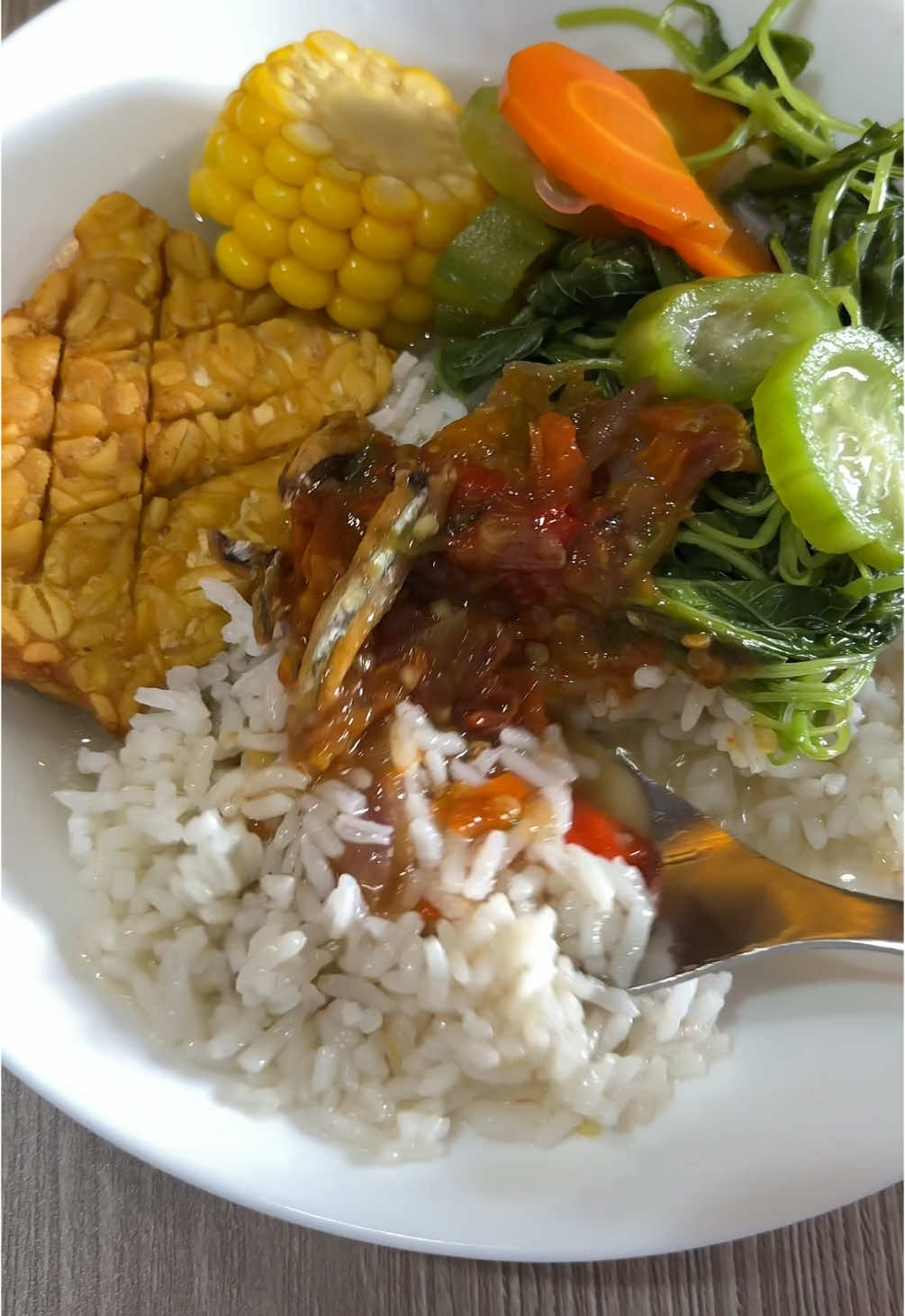 Setelah Lebaran yang kita butuhkan adalah sayur bening bayam lengkap dengan sambal dan tempe goyeng  #masakansimple  #fyp #fyppppppppppppppppppppppp  #beningbayam 