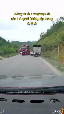 Ông vượt ẩu gặp ông không tập trung và cái kết 😂 #giaothong #tinhhuonggiaothong #antoangiaothong#thongchotcsgt  #xuhuong #plxhvn 